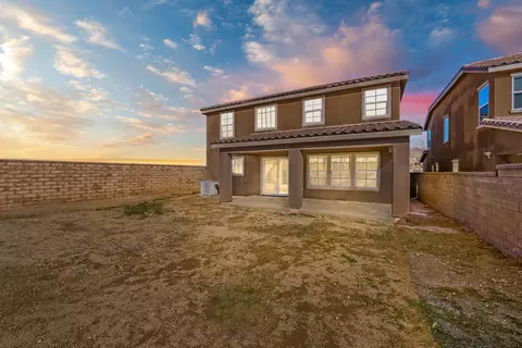 2836 Hemlock Rd, Palmdale, CA 93551 photo 2