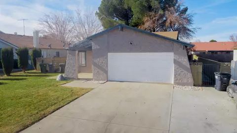 44609 Benald St, Lancaster, CA 93535 photo 3