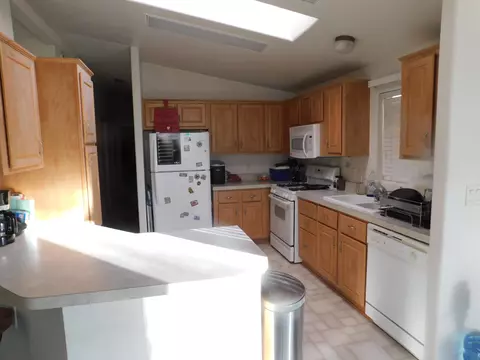 17250 Parkvalley Ave, Palmdale, CA 93591 photo 3
