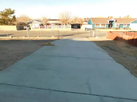 17250 Parkvalley Ave, Palmdale, CA 93591 photo 22