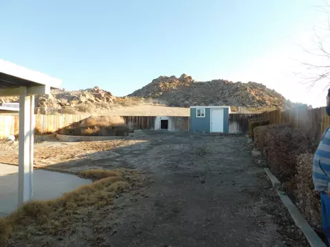 17250 Parkvalley Ave, Palmdale, CA 93591 photo 23