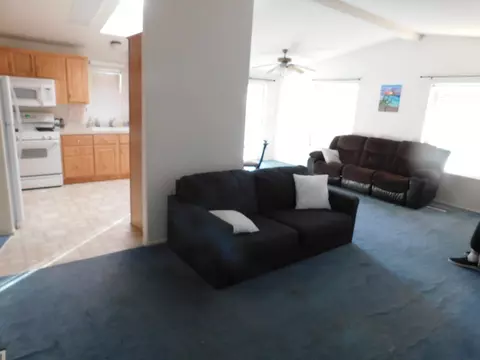 17250 Parkvalley Ave, Palmdale, CA 93591 photo 6