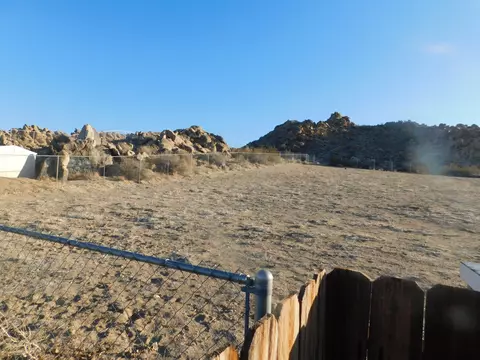 17250 Parkvalley Ave, Palmdale, CA 93591 photo 29