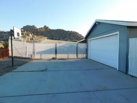 17250 Parkvalley Ave, Palmdale, CA 93591 photo 5