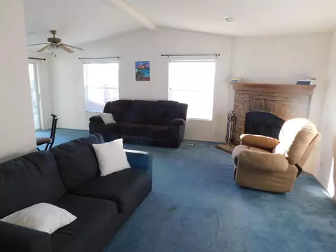 17250 Parkvalley Ave, Palmdale, CA 93591 photo 2