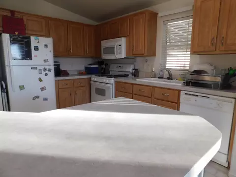 17250 Parkvalley Ave, Palmdale, CA 93591 photo 7