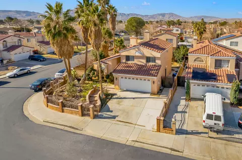 37615 Cherry Dr, Palmdale, CA 93550 photo 2