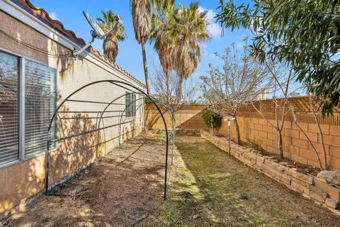 37615 Cherry Dr, Palmdale, CA 93550 photo 24