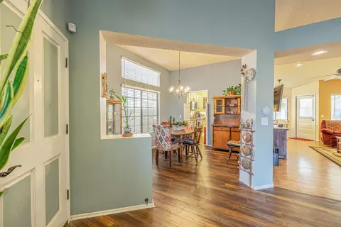 2604 Macfarlane Dr, Lancaster, CA 93536 photo 2