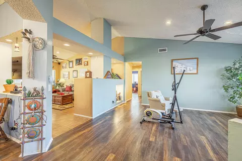 2604 Macfarlane Dr, Lancaster, CA 93536 photo 4