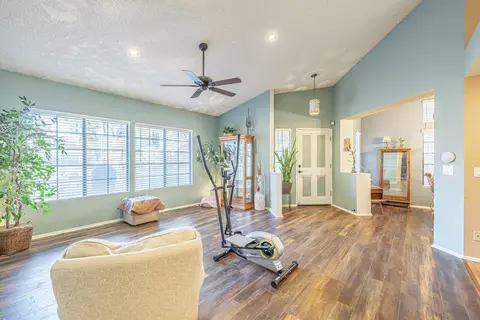 2604 Macfarlane Dr, Lancaster, CA 93536 photo 5