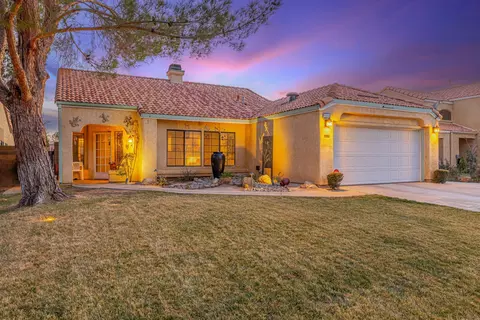 2604 Macfarlane Dr, Lancaster, CA 93536 photo 1