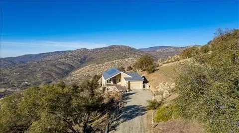 30101 Dove Ct, Tehachapi, CA 93561 photo 2