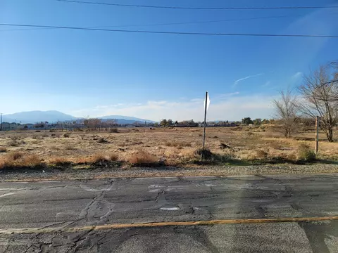 15 Th St E Ave Q6, Palmdale, CA 93550