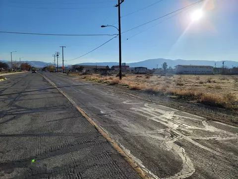 15 Th St E Ave Q6, Palmdale, CA 93550 photo 2