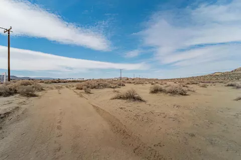 Ave M Vic, Lancaster, CA 93535 photo 4