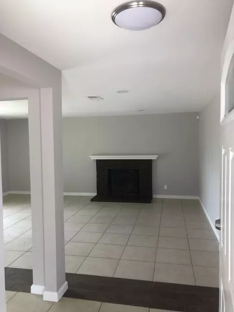 1247 E R5 Ave, Palmdale, CA 93550 photo 3