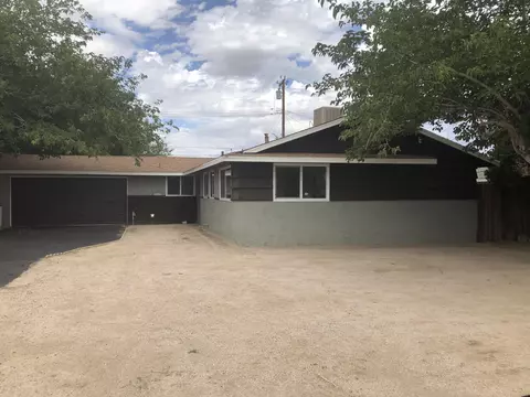 1247 E R5 Ave, Palmdale, CA 93550 photo 2