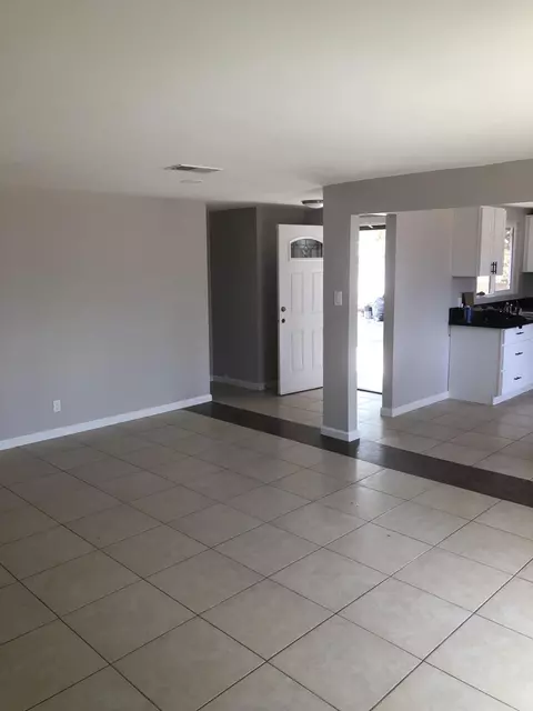 1247 E R5 Ave, Palmdale, CA 93550 photo 4