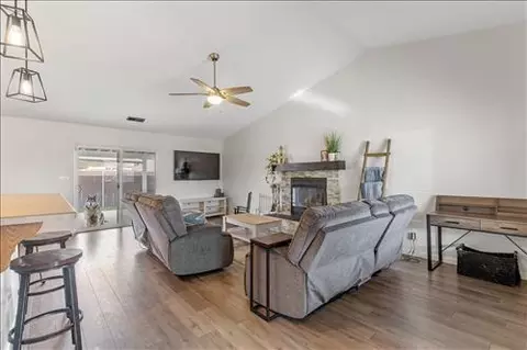 21471 Santa Barbara Dr, Tehachapi, CA 93561 photo 5