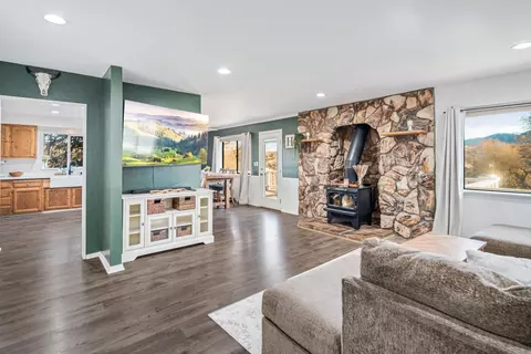 21806 Mariposa Rd, Tehachapi, CA 93561 photo 13