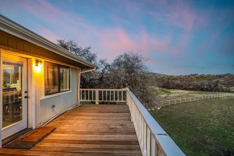 21806 Mariposa Rd, Tehachapi, CA 93561 photo 6