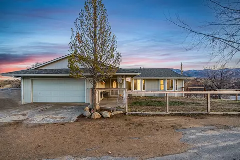 21806 Mariposa Rd, Tehachapi, CA 93561 photo 4