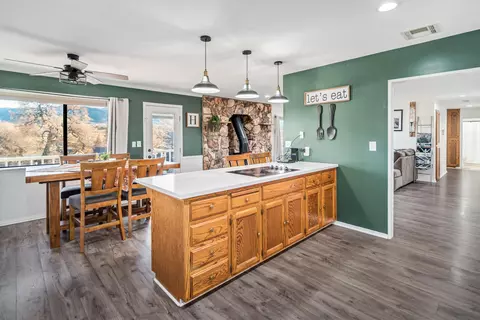21806 Mariposa Rd, Tehachapi, CA 93561 photo 15
