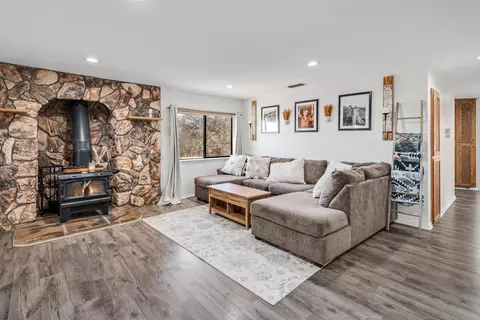 21806 Mariposa Rd, Tehachapi, CA 93561 photo 12