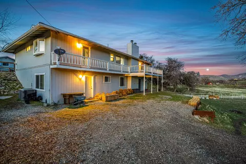 21806 Mariposa Rd, Tehachapi, CA 93561 photo 2