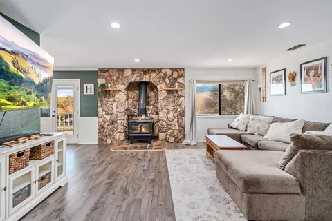 21806 Mariposa Rd, Tehachapi, CA 93561 photo 11