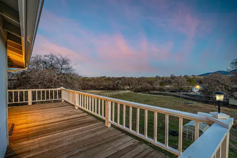 21806 Mariposa Rd, Tehachapi, CA 93561 photo 5