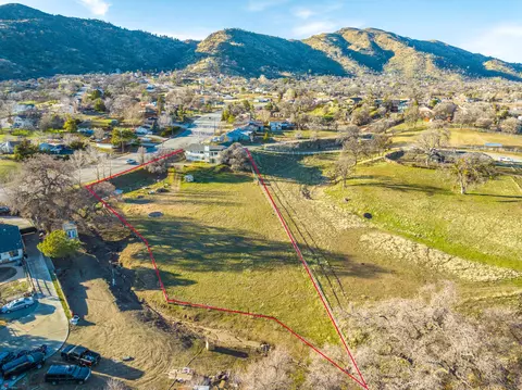 21806 Mariposa Rd, Tehachapi, CA 93561 photo 3