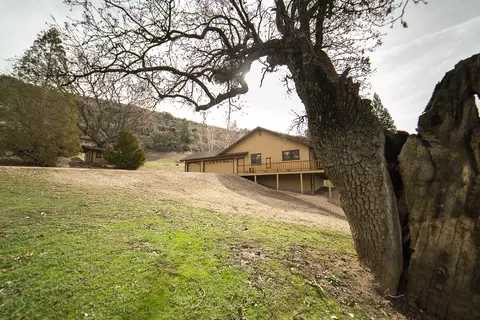 26400 Cumberland Rd, Tehachapi, CA 93561 photo 2
