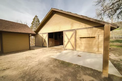 26400 Cumberland Rd, Tehachapi, CA 93561 photo 10