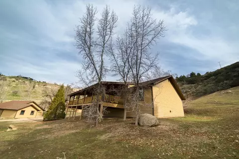26400 Cumberland Rd, Tehachapi, CA 93561 photo 4