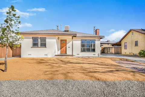 44538 Cedar Ave, Lancaster, CA 93534 photo 2