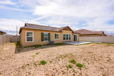2061 Donatello St E, Lancaster, CA 93535