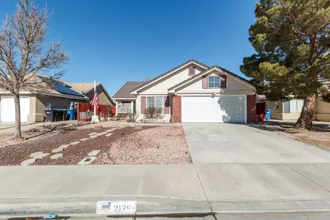 2135 Bend Ave, Lancaster, CA 93535 photo 2