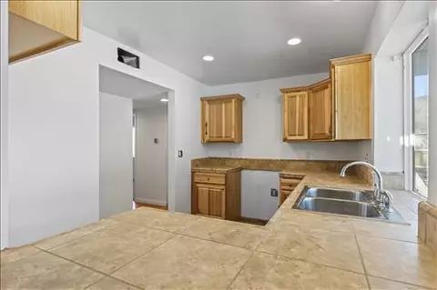 21940 Basil Ct, Tehachapi, CA 93561 photo 8