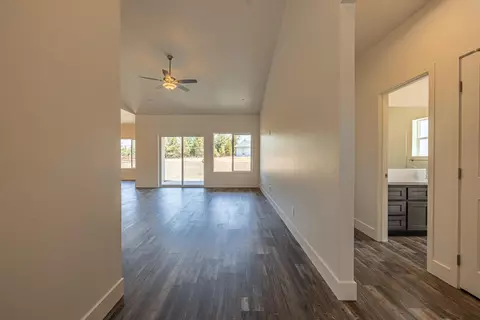 20016 Sears Dr, Tehachapi, CA 93561 photo 3
