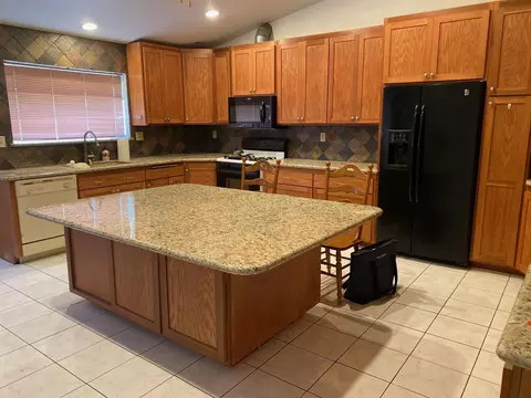 3143 Golfwood Ct, Lancaster, CA 93536 photo 2