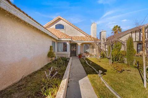 5231 Sunburst Dr, Palmdale, CA 93552 photo 2
