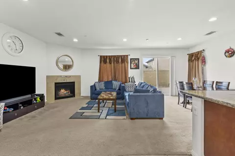 2054 Jenner St, Lancaster, CA 93535 photo 4
