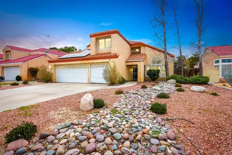 5140 Saint Laurent Pl, Palmdale, CA 93552