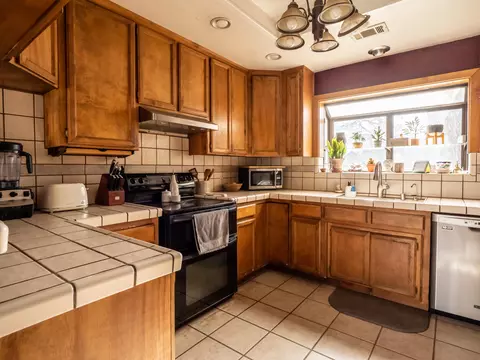 21301 Stage Dr, Tehachapi, CA 93561 photo 5