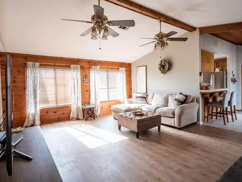 21301 Stage Dr, Tehachapi, CA 93561 photo 3