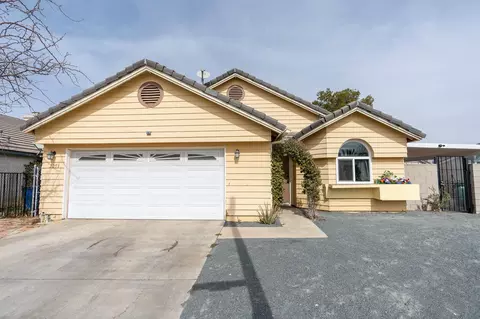 2053 Chatham Dr, Palmdale, CA 93550