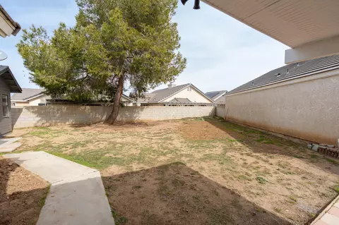 2053 Chatham Dr, Palmdale, CA 93550 photo 12