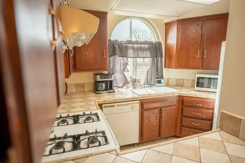 2053 Chatham Dr, Palmdale, CA 93550 photo 6